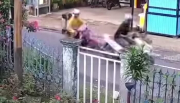 Terekam CCTV, Pasutri dan Anak di Palembang Jadi Korban Jambret
