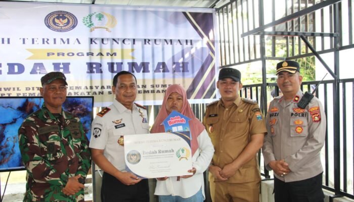 Kakanwil Ditjenpas Sumsel Serahkan Kunci Program Bedah Rumah untuk Warga Palembang
