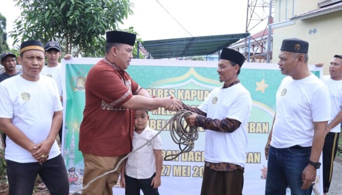 Semangat Berbagi di Idul Adha 1447 H, Kapolres Kapuas Hulu Salurkan 6 Ekor Hewan Kurban untuk Masyarakat