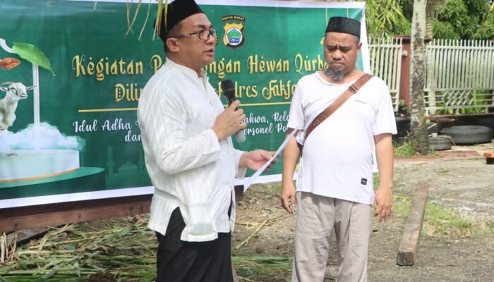 Polres Fakfak Salurkan 12 Hewan Kurban, Wujud Kepedulian dan Pengabdian Kepada Masyarakat