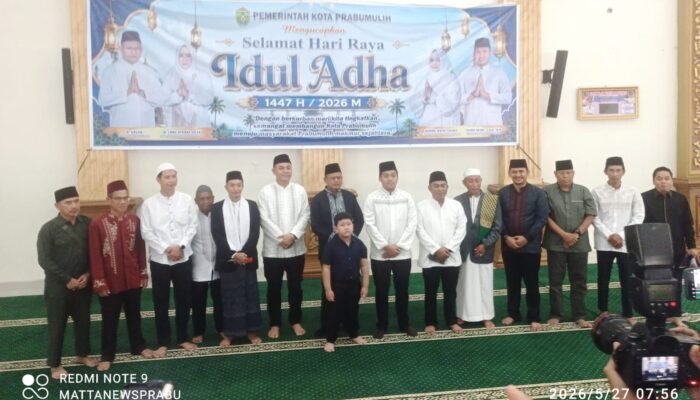 Wali Kota Prabumulih Sholat Ied Idul Adha dan Serahkan Hewan Kurban di Masjid IC