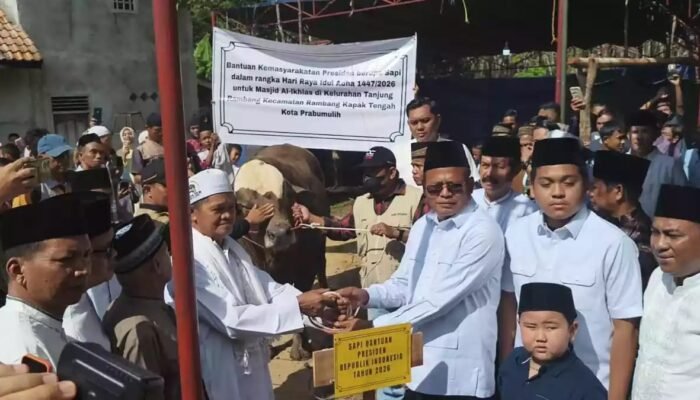 Usai Sholat Ied, Wako Prabumulih Tinjau Penyembelihan Hewan Kurban di Tanjung Rambang
