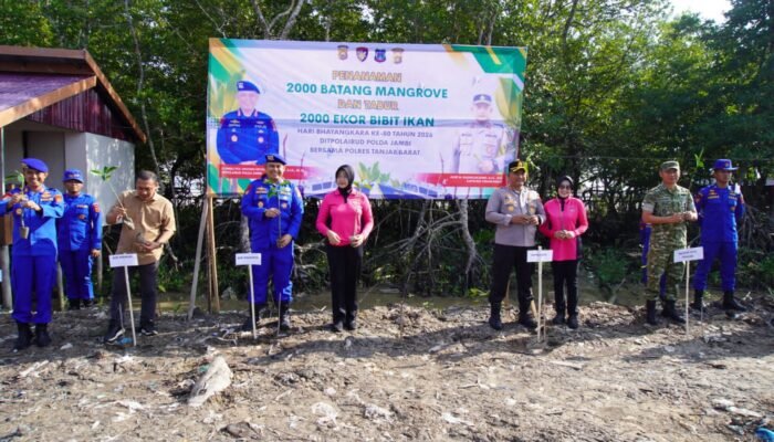 Sambut HUT Bhayangkara ke-80, Ditpolairud Polda Jambi Tanam 2.000 Mangrove dan Tebar Bibit Ikan