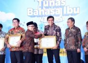 Bupati Batang Hari Raih Penghargaan Nasional atas Dukungan Pelestarian Bahasa Daerah