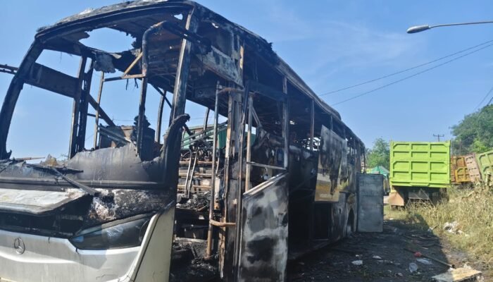 Bus Palala Terbakar di Bayung Lencir Muba, 23 Penumpang Selamat
