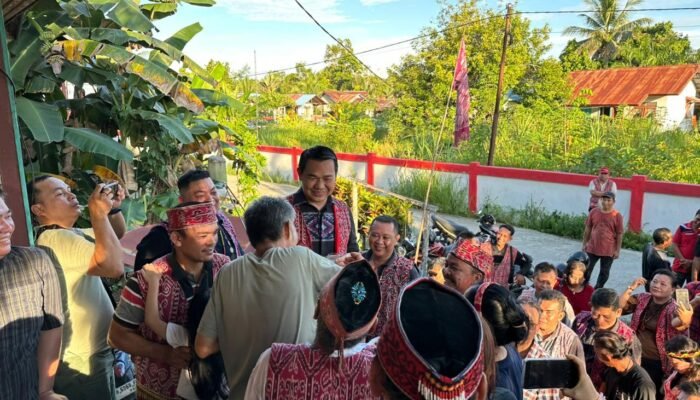 Tanpa Panggung Megah, Gawai Dayak Makai Taon di Seluan Justru “Lebih Sakral dan Menyentuh” – Bupati Sis: Ini Identitas Asli Kita