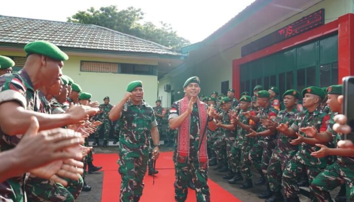 Turun ke Uncak Kapuas, Pangdam XII/Tpr Beri ‘Wejangan Keras’ ke Prajurit Kodim 1206/Psb: Jauhi Ilegal!