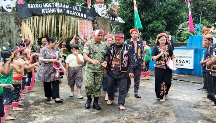 Di Tengah Petikan Sape dan Tari Dayak, Dandim 1206 Putussibau Tegaskan: Budaya Adalah Benteng Persatuan Bangsa