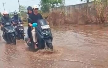 Genangan Air Disertai Lubang Menganga di Ruas Jalan Lingkar Selatan Jakabaring, Resahkan Warga Harapkan Tindakan dan Aksi Nyata Pemerintah