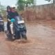 Genangan Air Disertai Lubang Menganga di Ruas Jalan Lingkar Selatan Jakabaring, Resahkan Warga Harapkan Tindakan dan Aksi Nyata Pemerintah