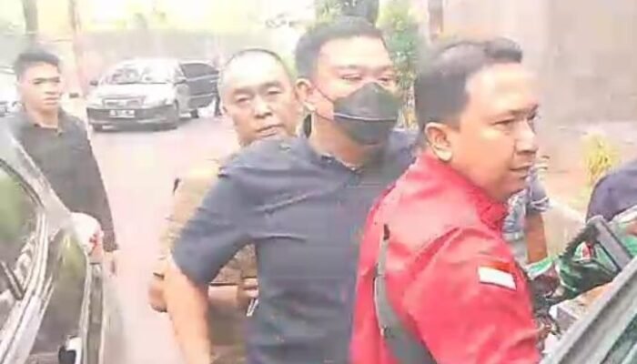 Iwan Tuaji Wabup PALI Tiba di Kejati Sumsel untuk Jalani Pemeriksaan Terkait Dugaan Perkara Suap Fee Proyek