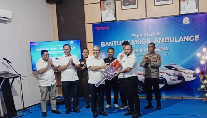 Presiden Direktur PT TMMIN Serahkan Tiga Unit Ambulance ke RSUD Aceh Tamiang