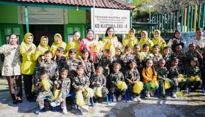 Peduli Pendidikan, Ketua Persit KCK Daerah XVIII/Kasuari Kunjungi PAUD Kartika Kodim 1803/Fakfak