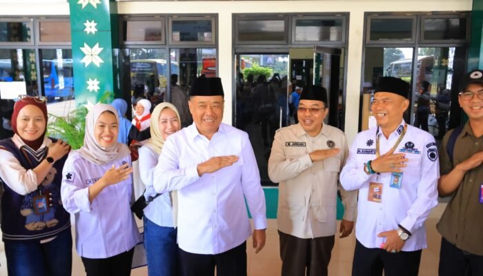 Cik Ujang Apresiasi Petugas Haji, Minta Jamaah Jaga Semangat Ibadah Sepulang dari Tanah Suci