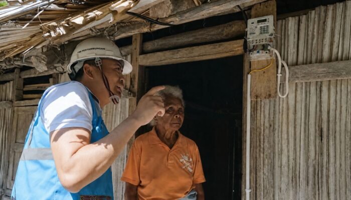 Buka Harapan Baru, 149 Keluarga di Noemuke NTT Kini Nikmati Listrik PLN 24 Jam