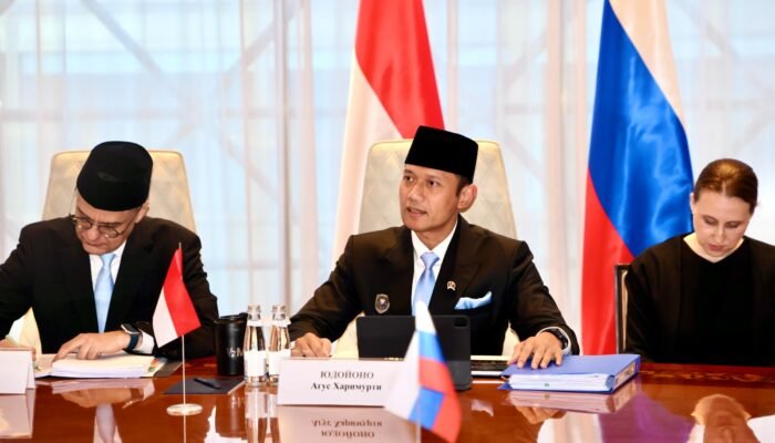 Bertemu Menteri Transportasi Rusia, Menko AHY Bahas Kerja Sama Kereta Api dan Energi Rendah Karbon
