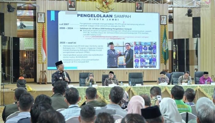 Dialog Publik Persampahan Kota Jambi, Maulana Serap Kritik dan Hentikan Sementara Pembongkaran TPS