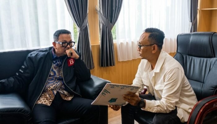Temui Ketua DPRD, Efran Tegaskan FKS PALI Bukan Stempel Sumbangan Sekolah