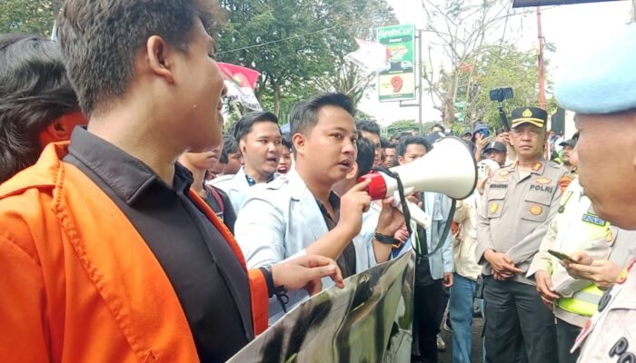 DPRD Sumsel Dikepung, Mahasiswa Soroti Program MBG Hingga Transparansi Pengelolaan Dana