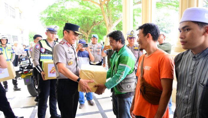 Polda Jambi Salurkan 1.000 Paket Sembako Sambut Hari Bhayangkara ke-80