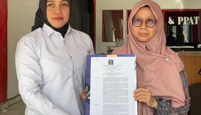 Kemenkum Jambi Serahkan SK Pemberhentian Notaris dan Penunjukan Pemegang Protokol di Merangin