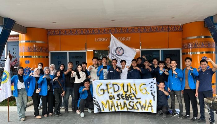 BEM Universitas PGRI Palembang Segel Kantor Rektorat, Desak Rektor Bukman Lian Buka Ruang Dialog