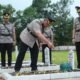 Khusyuk Tabur Bunga di TMP Manalo Marajuang, Kapolres: Pahlawan Wafat, Semangatnya Hidup di Dada Bhayangkara