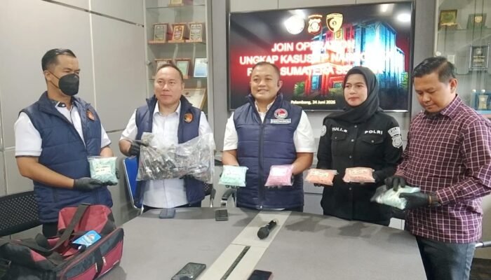 Bawa 6.000 Pil Ekstasi dan 150 Vape Etomidate, Dua Kurir Internasional Dibekuk di Palembang