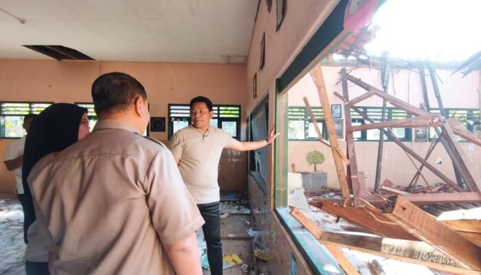 Sidak SDN Waung, Bupati Subandi Pastikan Tiga Ruang Kelas Roboh Dibangun Agustus, Mutu Jadi Prioritas