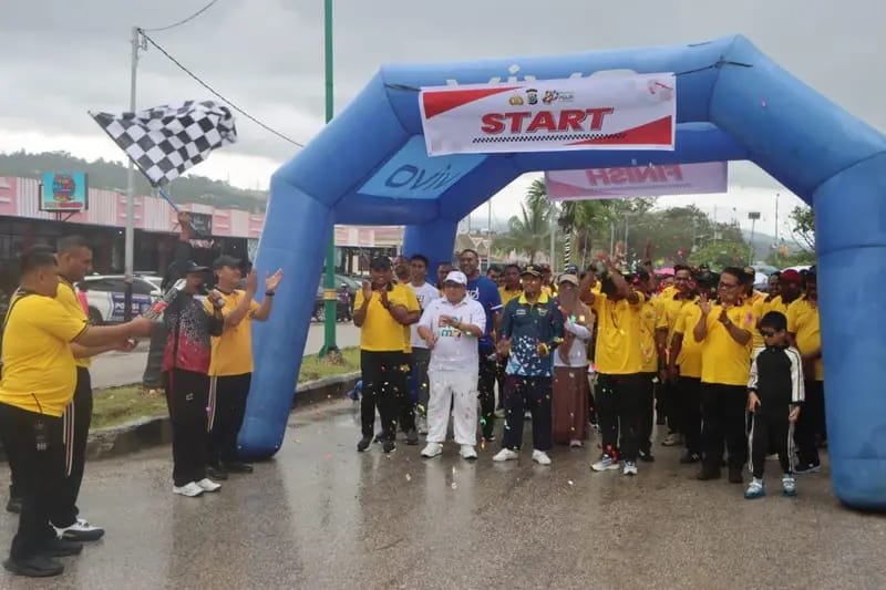 Dandim Fakfak Bersama Jajaran Ramaikan Jalan Santai Sambut HUT Bhayangkara ke-80