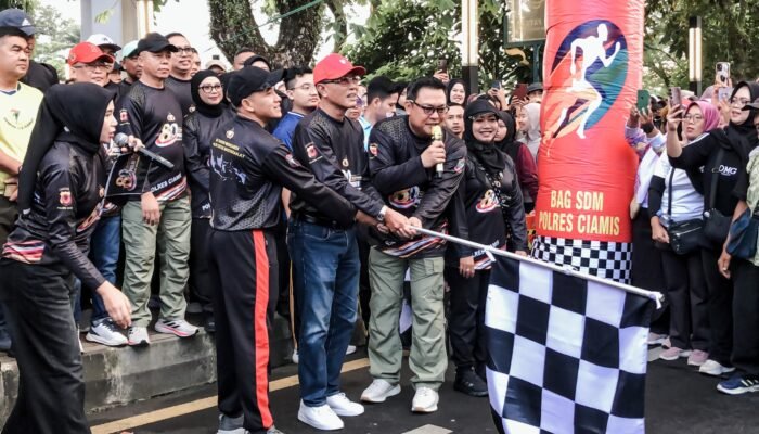 Ribuan Warga Meriahkan Jalan Sehat HUT Bhayangkara ke-80 di Ciamis