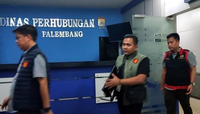 Geledah Kantor Dishub Palembang, Tim Pidsus Amankan Satu Boks Kontainer Dokumen dan Sejumlah Komputer