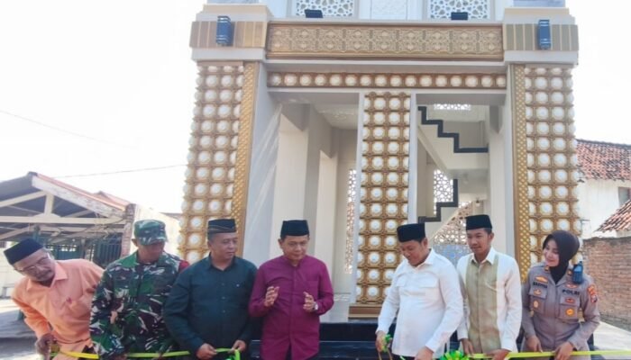 Resmikan Menara Masjid At-Taqwa, Bupati Subandi Ajak Warga Bersatu Bangun Sidoarjo