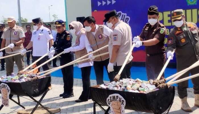 Pemkab Sidoarjo dan Bea Cukai Musnahkan 9 Juta Batang Rokok Ilegal