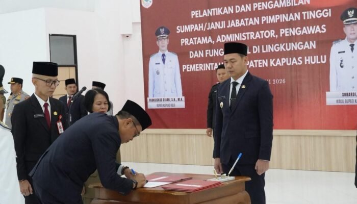 Segarkan Birokrasi, Bupati Kapuas Hulu Kukuhkan 58 ASN di Jabatan Strategis