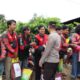 Dua Aksi Peduli: Polres Kapuas Hulu Bagikan 50 Sembako ke Warga dan Ojol di Hari Bhayangkara ke-80