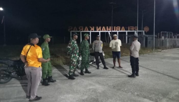 Ciptakan Rasa Aman, Patroli Gabungan Polsek Karas – TNI – Linmas Sasar Distrik Karas