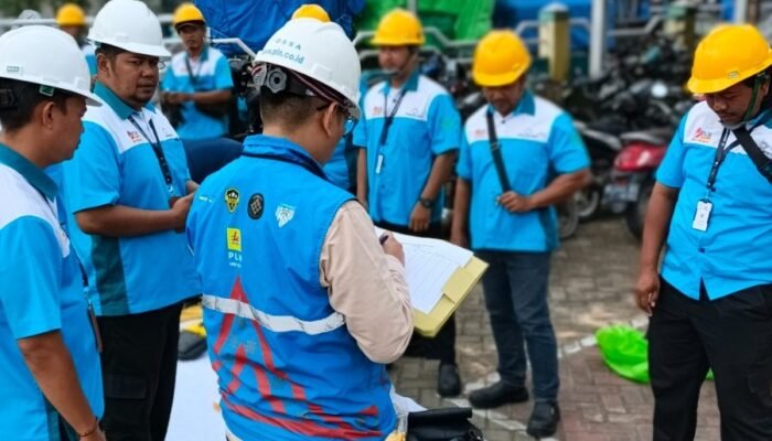 PLN Kuala Tungkal Perkuat Keandalan Listrik Lewat Pembinaan Langsung di Lapangan