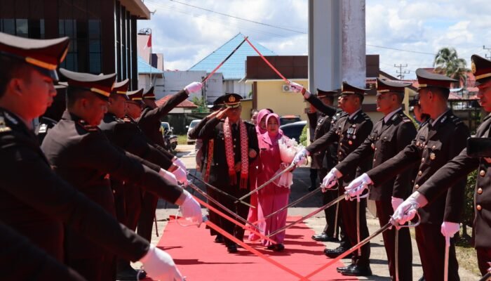 Pedang Pora Iringi Purna Tugas Tiga Perwira Polres Kapuas Hulu, Kapolres: Purna Tugas Awal Babak Baru