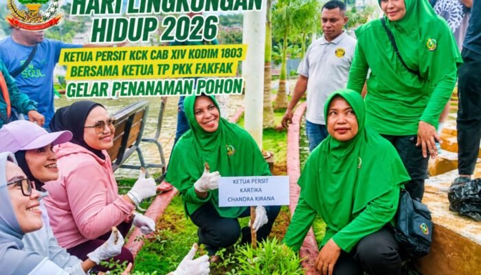 Dari Ibu untuk Bumi, Ketua Persit Kodim 1803 Bersama Ketua TP PKK Fakfak Gelar Aksi Tanam Pohon