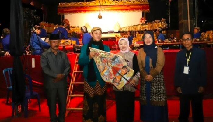 Kesenian Wayang Kulit Meriahkan Bersih Desa Sumbertangkil Tirtoyudo