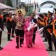 Resmi Bertugas, AKBP Naim Ishak Terima Penyambutan Adat dan Pedang Pora di Polres Fakfak