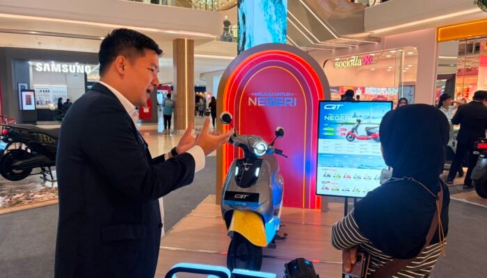 Indomobil eMotor Kenalkan Motor Listrik ke Warga Palembang