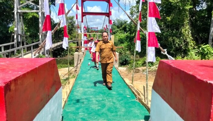 Jembatan Gantung dan Aramco Kapuas Hulu Resmi Dibuka untuk Rakyat