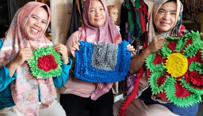 Pertamina Patra Niaga Regional Sumbagsel Kembangkan UMKM Berbasis Upcycling di Desa Banu Ayu