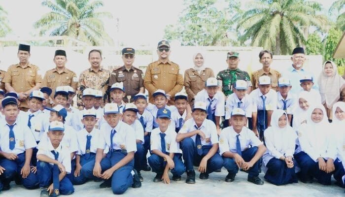 Ketua DPRK Aceh Tamiang Dampingi Bupati Tinjau MPLS