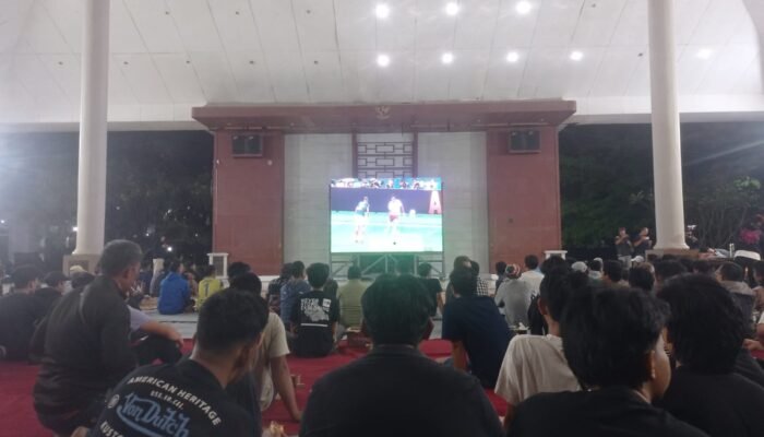Enggan Ketinggalan Tiap Pertandingan, Wali Kota Prabumulih Nobar Semifinal Piala Dunia Bersama Warga