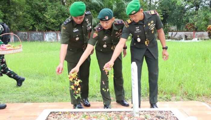 Tiga Satuan TNI di Kapuas Hulu Bersatu Tabur Bunga, Kobarkan Semangat HUT Ke-68 Kodam XII/Tanjungpura 