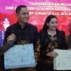 Kenal Pamit Kapolres, Istri Wali Kota Prabumulih Berikan Hadiah ke Wina Bobby