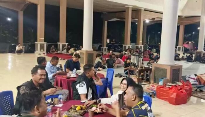 Laga Seru Final Piala Dunia, Wali Kota Prabumulih dan Sekda Nobar dengan Masyarakat